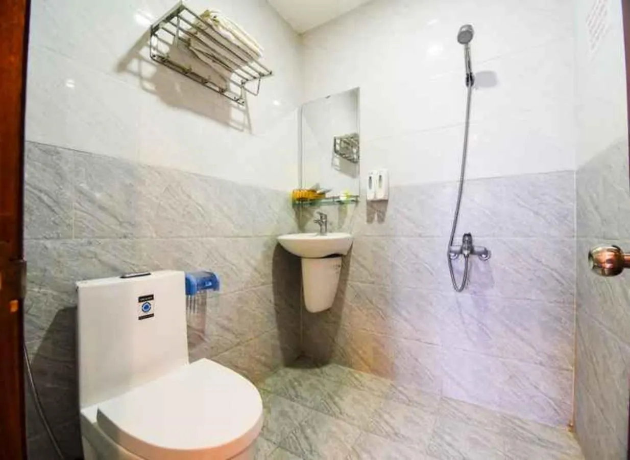Hung Thu Hotel Da Nang 0*,  Vietnam